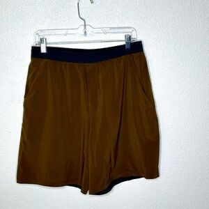Lululemon Pacbreaker Shorts - L